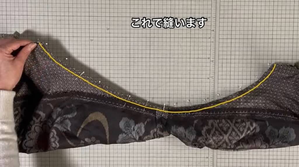 巻いた部分を包むようにしてミシンをかけます