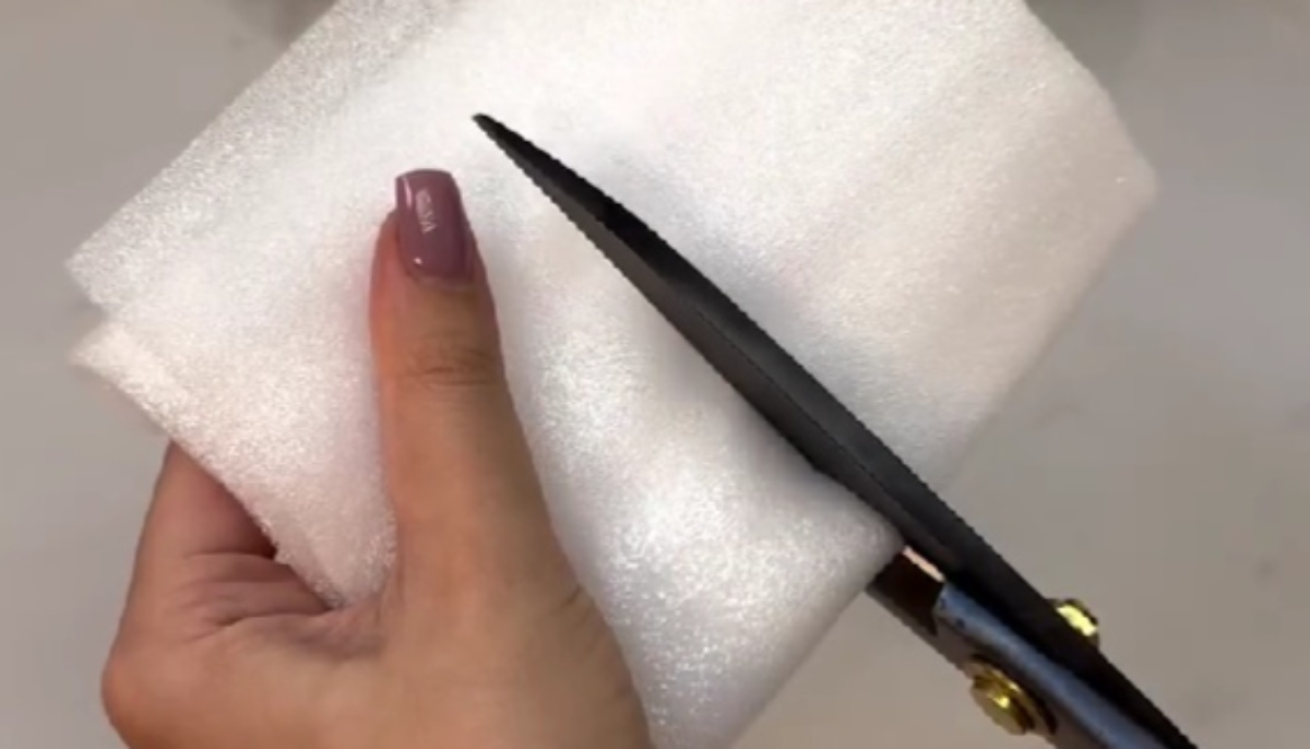 余りがちな緩衝材→ハサミで切って針金に通すと……　まさかの完成品に「今まで捨ててた…」「めっちゃいい！」と4100万再生【海外】（1/3） | ハンドメイド ねとらぼ