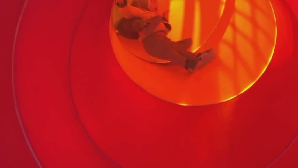 ハイスピードで滑ってきたのは……