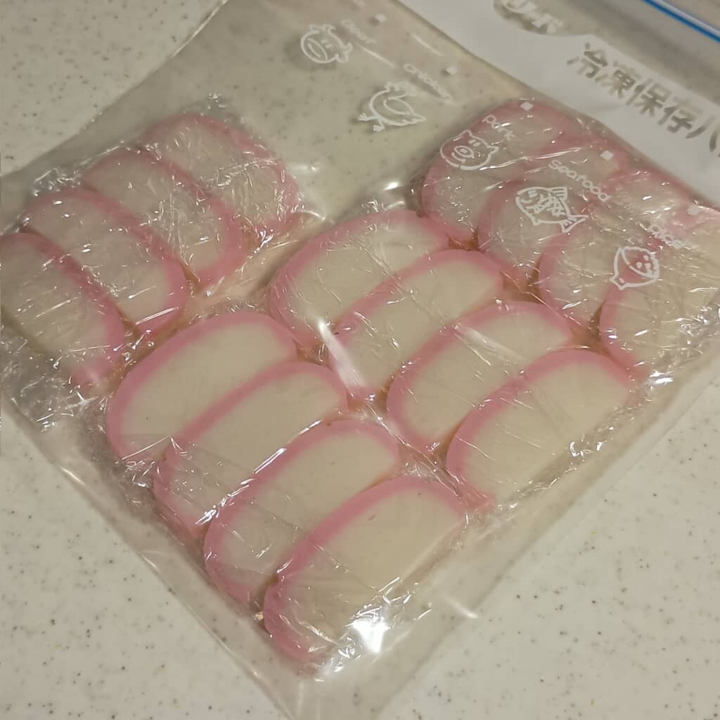 保冷バッグに入れて冷凍！　おせちやお雑煮作りにはもちろん、普段の料理にも役立ちそうです