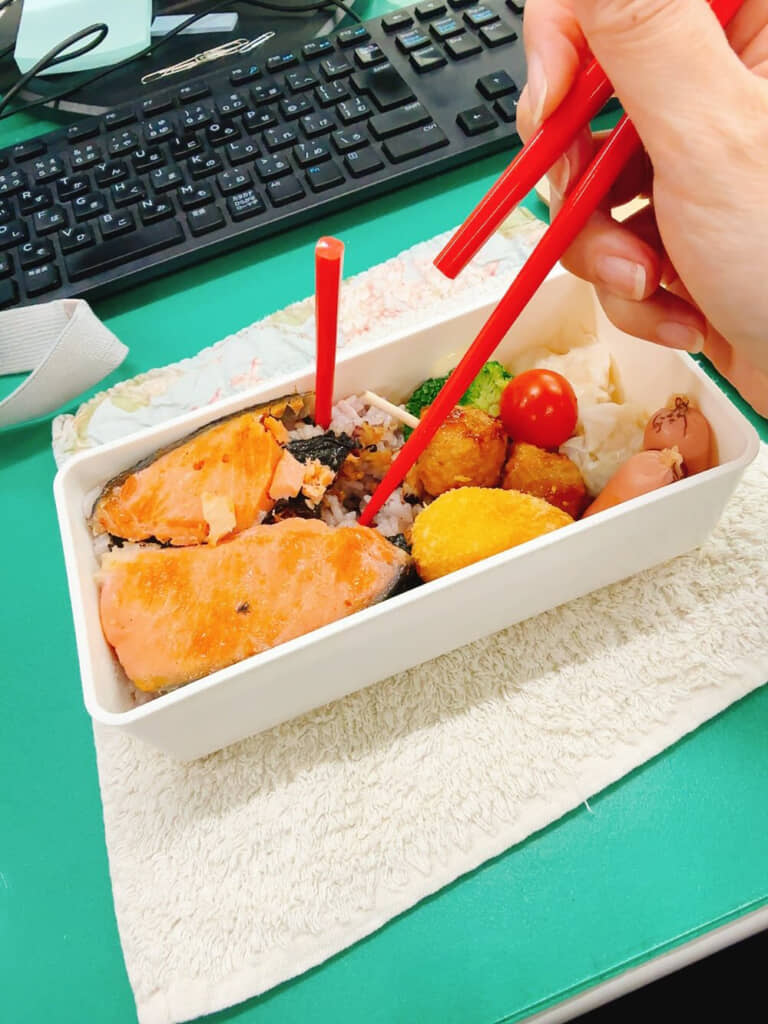 見事にまっぷたつ！