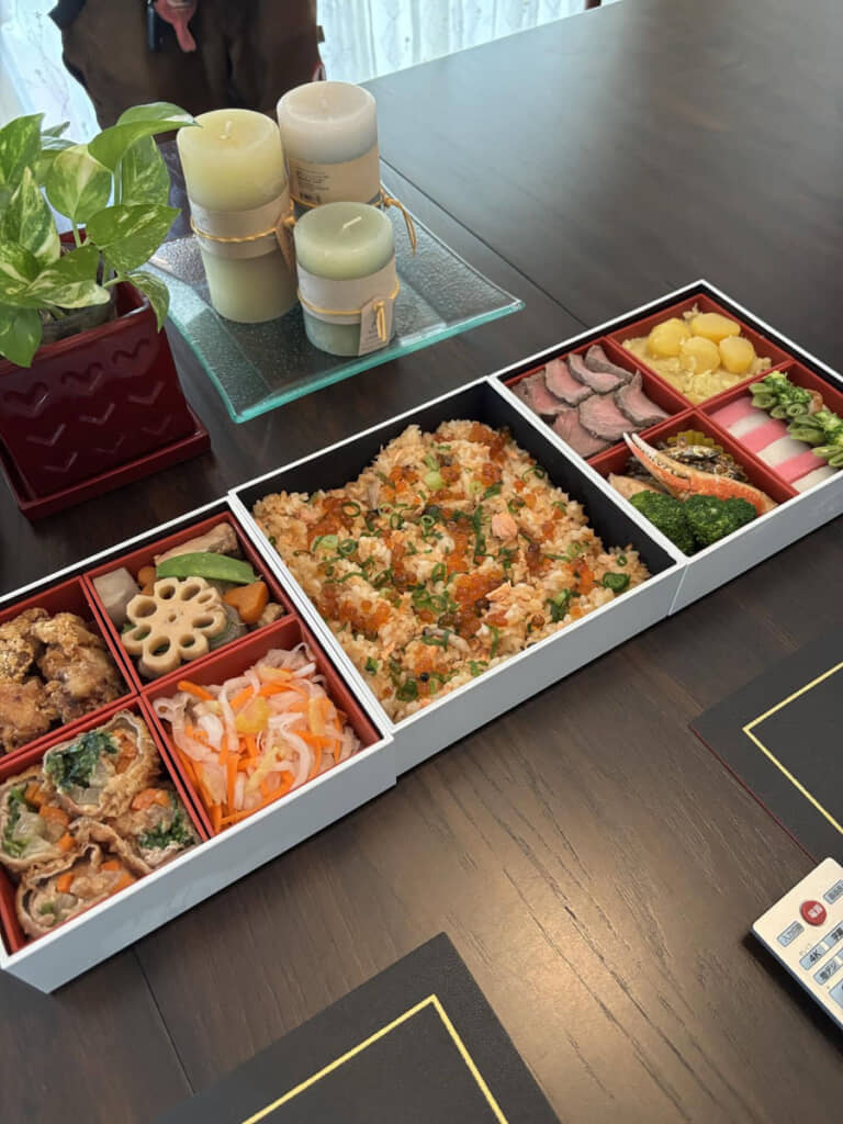 手作りのおせちが並ぶ、沖縄ではそうそうない食卓