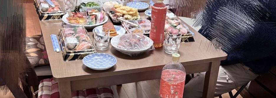 テーブルとイスが足りず……？