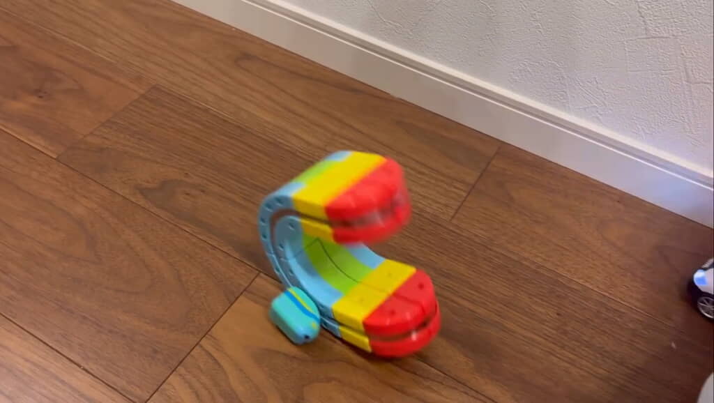 ミニトレインに合わせて動くレール