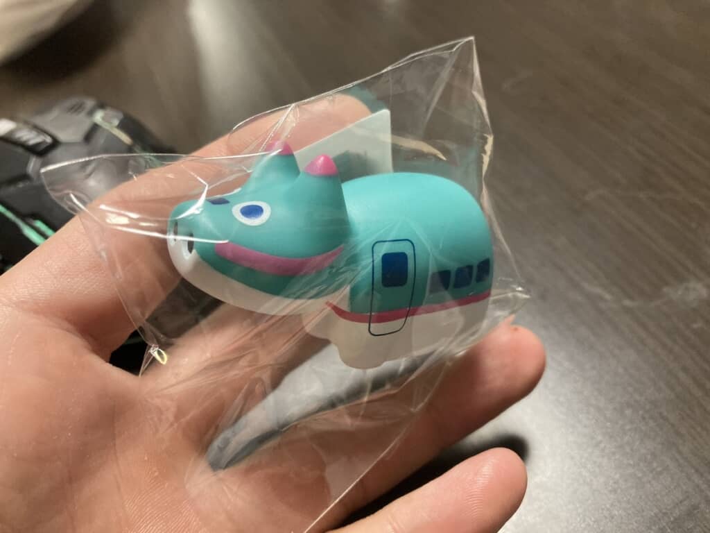 新幹線E5系デザインの赤べこ！（画像提供：1月の黎明号botさん／@retsamnokner）