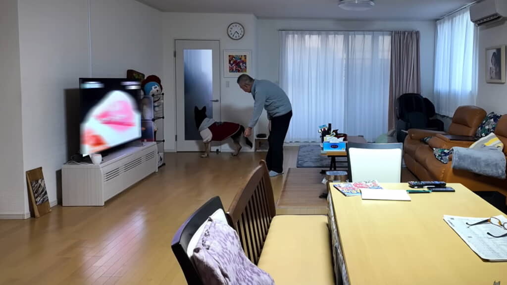 維桜さんをなだめるおじいちゃん