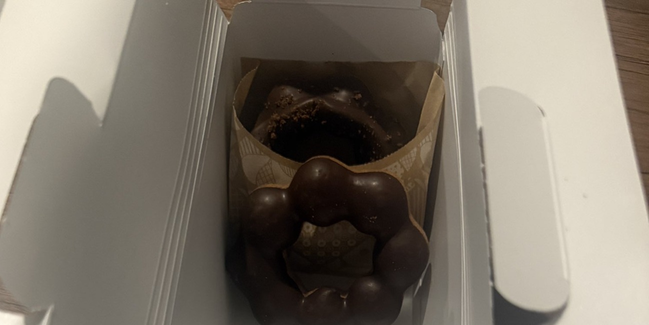 妻がミスドのドーナツを10個購入→夫に「買いすぎや！」と怒られたが……　直後のまさかの光景に「ほら！」「しかたないね」（1/3） | グルメ ねとらぼ