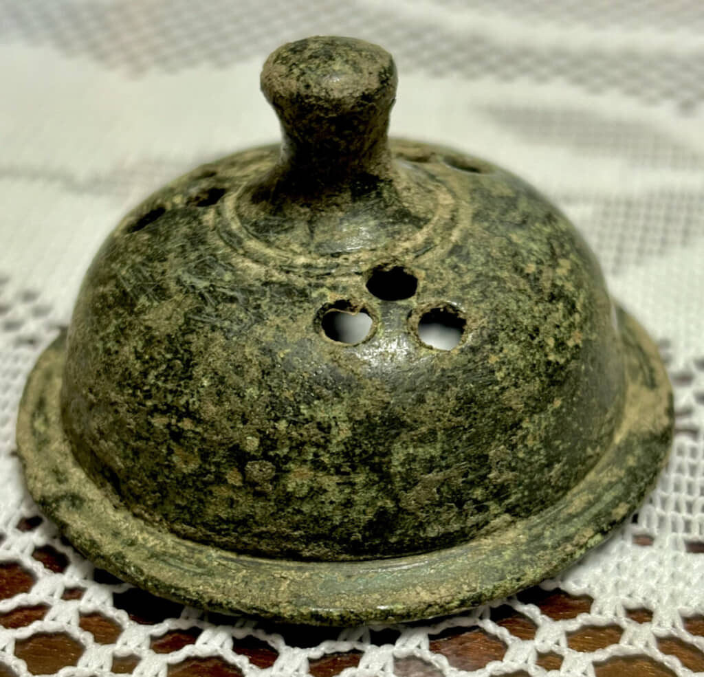 投稿主さんの畑で見つかった出土品