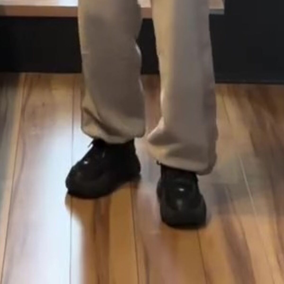 37歳主婦、ユニクロのフリースを着たら……　部屋着に見えない“驚きのコーデ”に「素敵」「今すぐ真似したい！」 | 女性 ねとらぼ