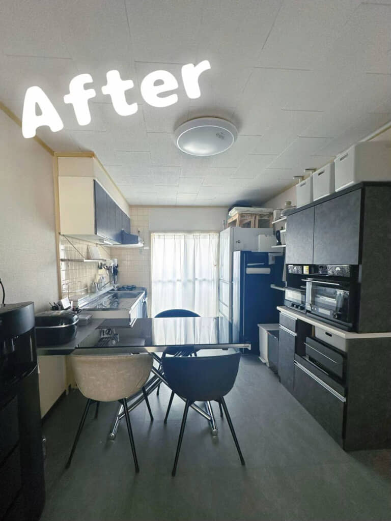 黒系の家具とマッチしたダイニングに