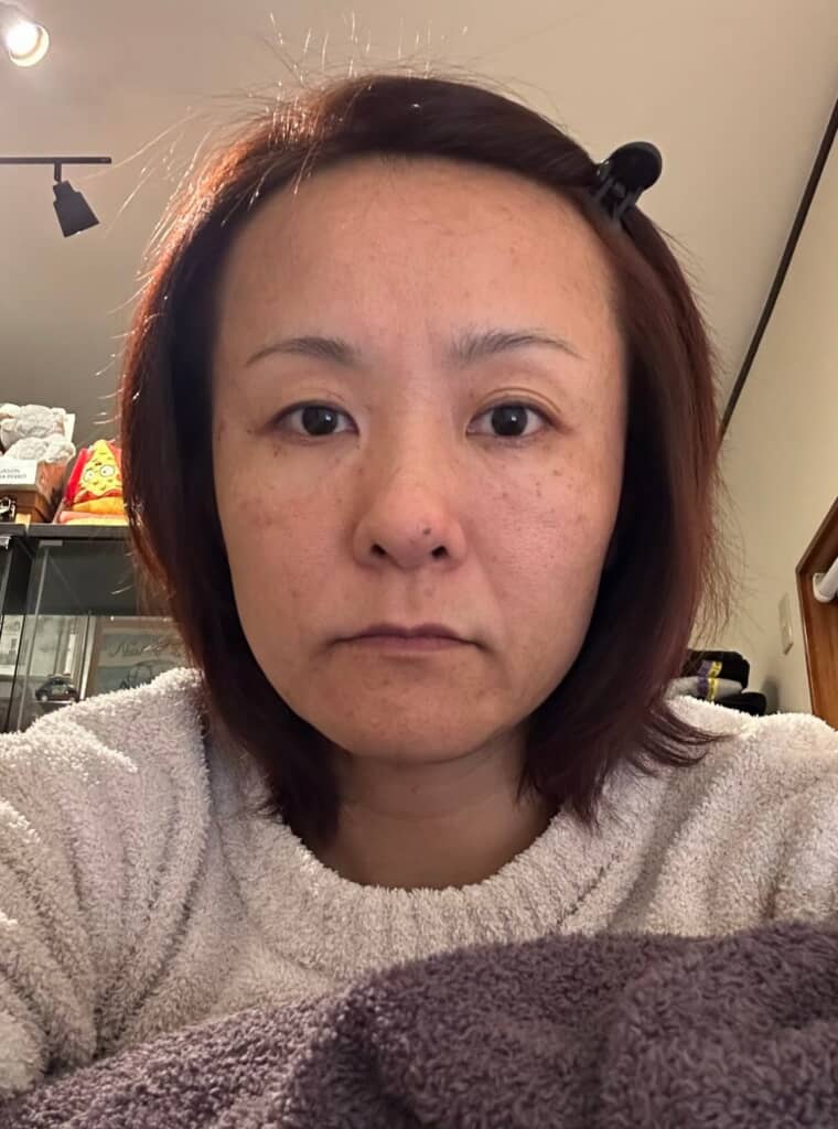 すっぴんのaoさん。メイクで雰囲気が変わった事が分かります。