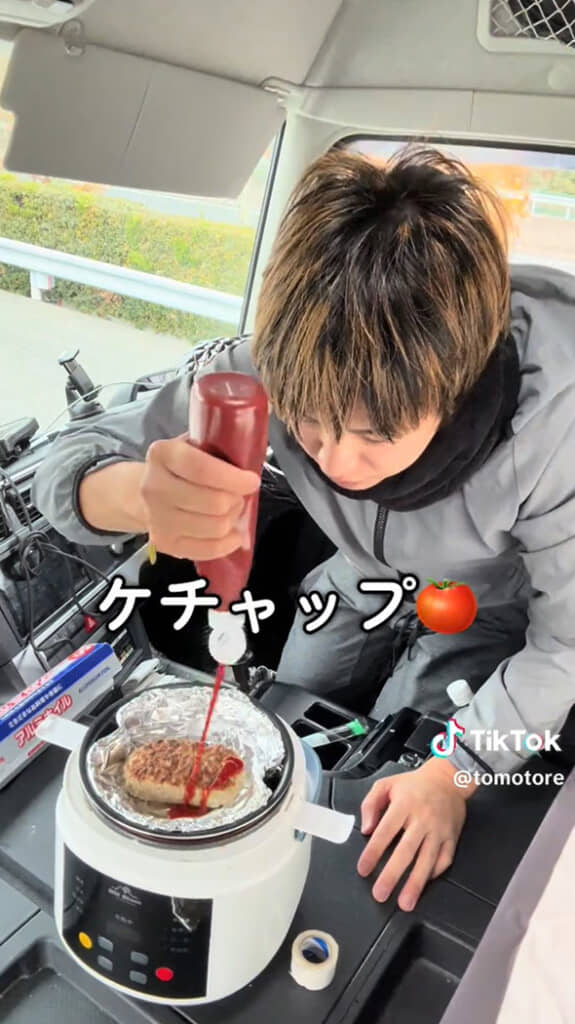 ケチャップやソースで味付け