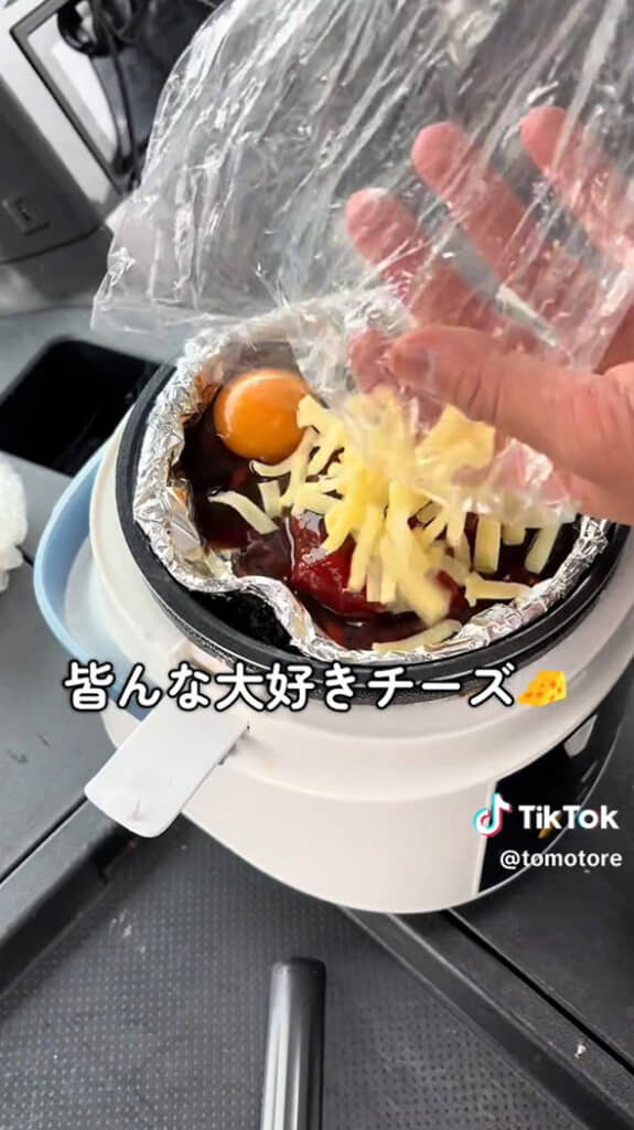 チーズをたっぷり投入