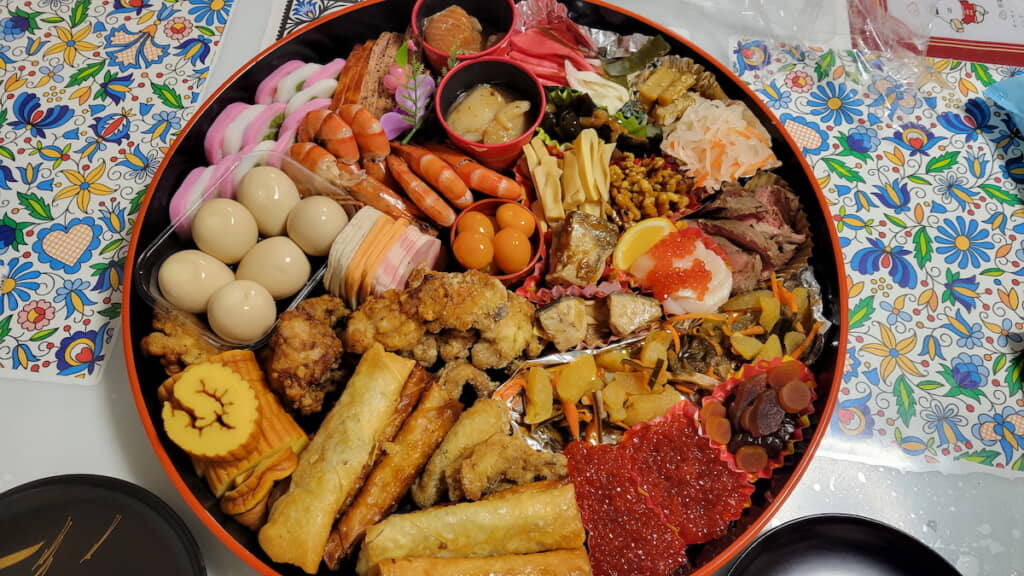 定番のおせちのほかに揚げ物も！