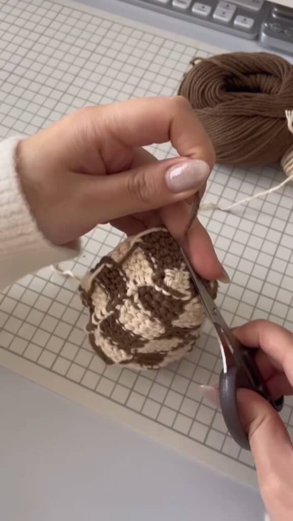 余分な毛糸はカット