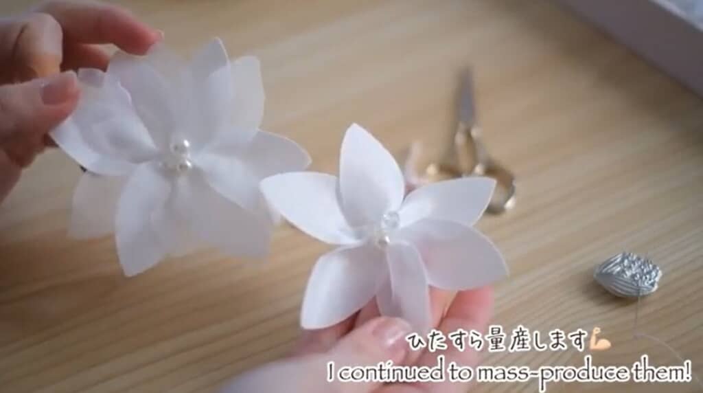 花の飾りを量産します