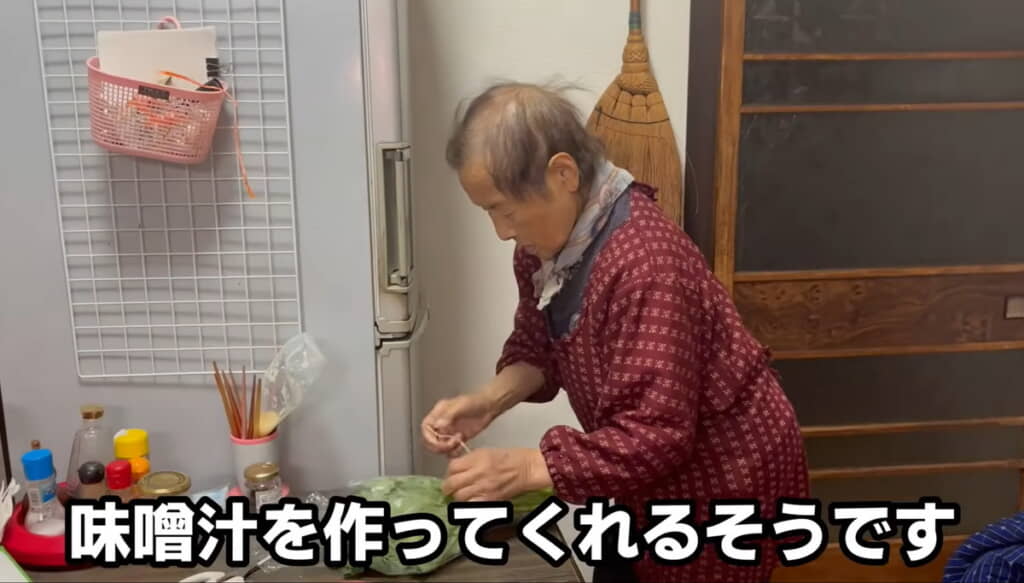 味噌汁を作ってくれます