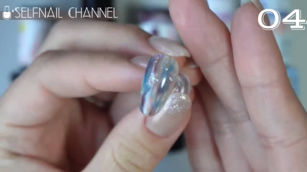 4つ目は合計5色使った独特なニュアンスネイル