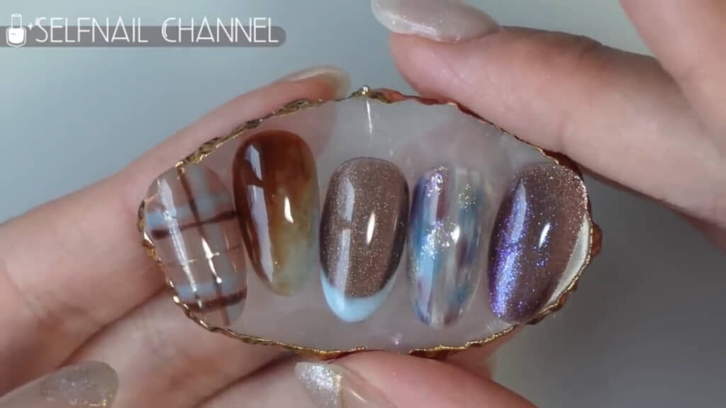 いろんなタイプの「ブラウン×ブルー」ネイルができあがりました！