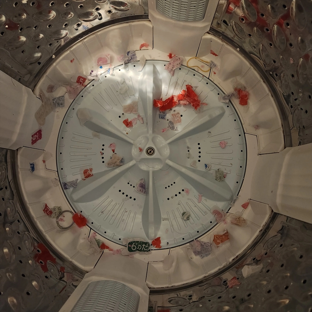 小学2年生の息子の服を洗濯後、洗濯機に広がっていたまさかの光景