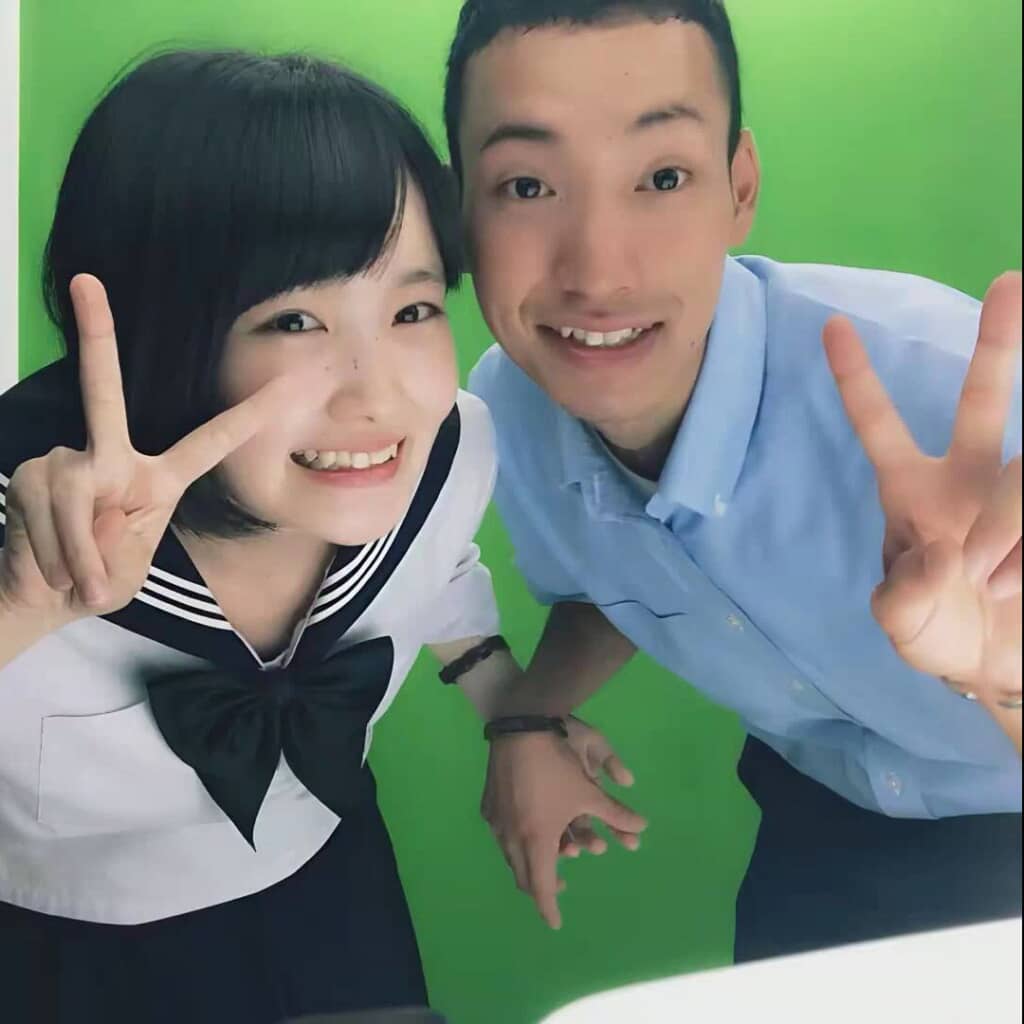 手をつないでパシャリ