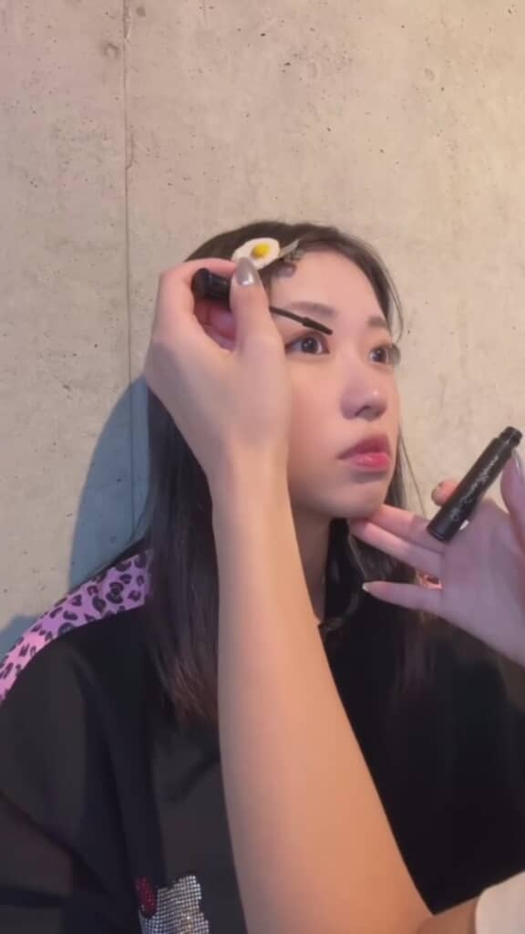 マスカラもしっかり塗ります