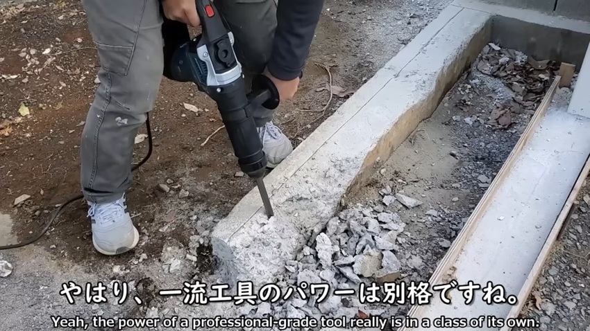 ホームセンターでレンタルしてきたハンマードリルで基礎を加工