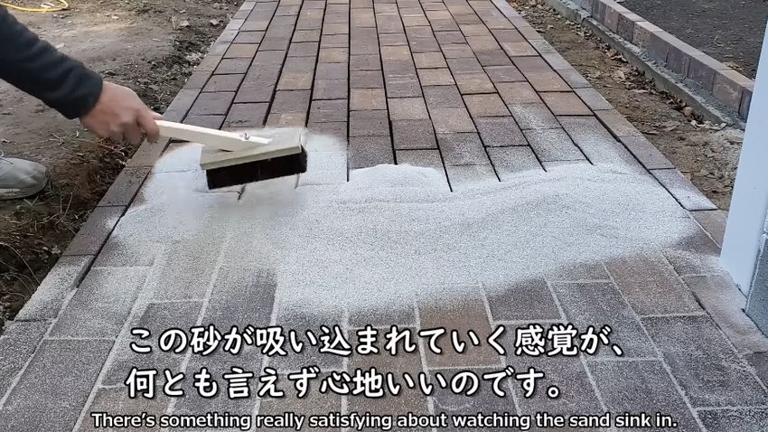 目地に珪砂を詰める