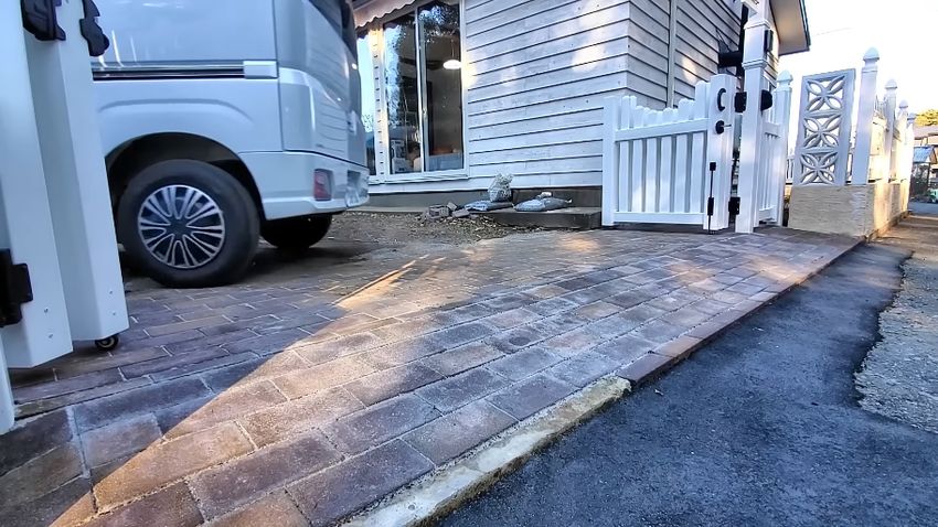 車で通過してインターロッキングの耐久テスト