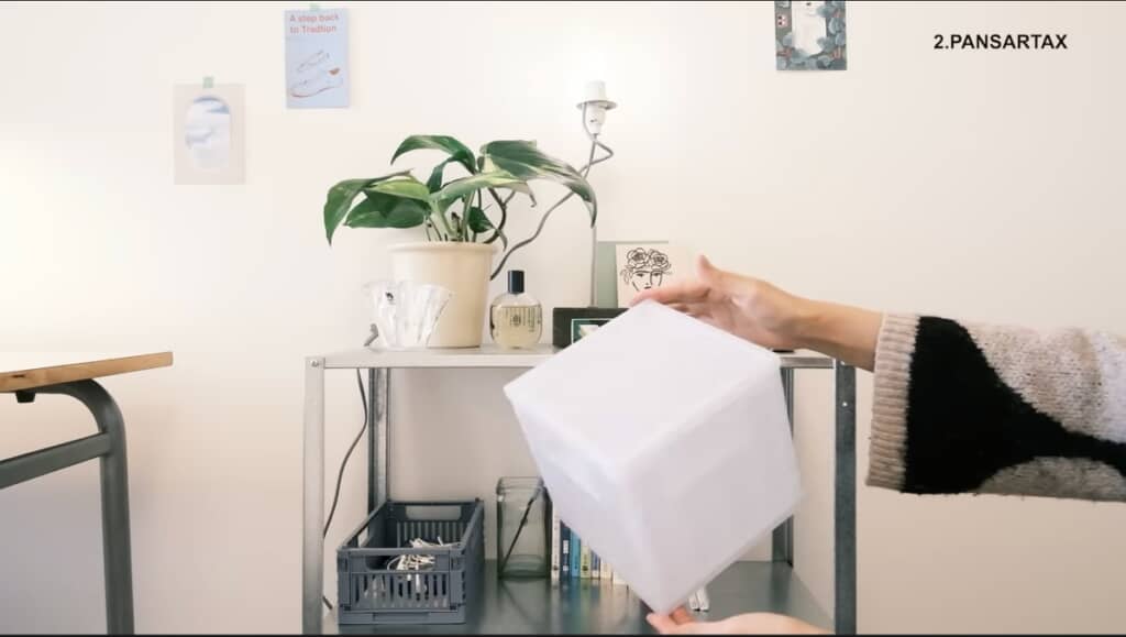 半透明のボックスは適度に中身を隠してくれるので良いですね