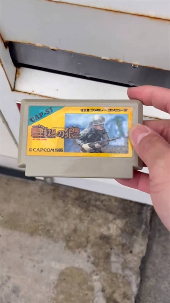 ファミコンのカセットが出てくる自動販売機