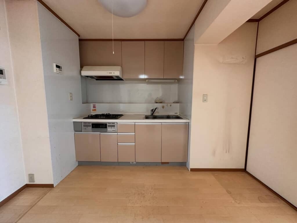 キッチンもあちこちが経年劣化