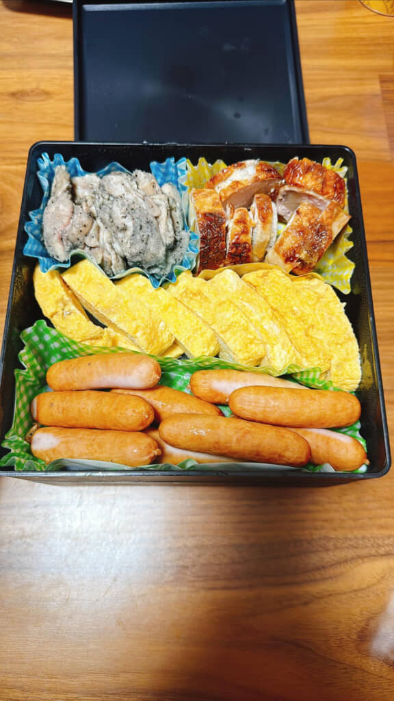 お弁当の定番、玉子焼き＆ウインナーも