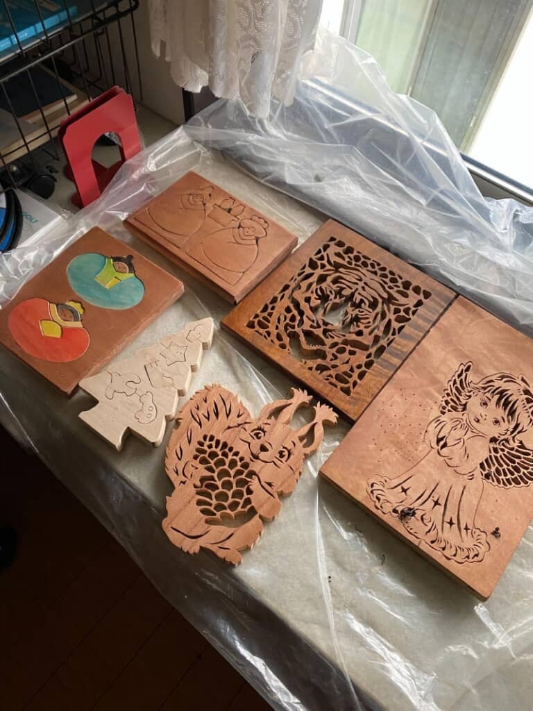 様々な木彫りの作品