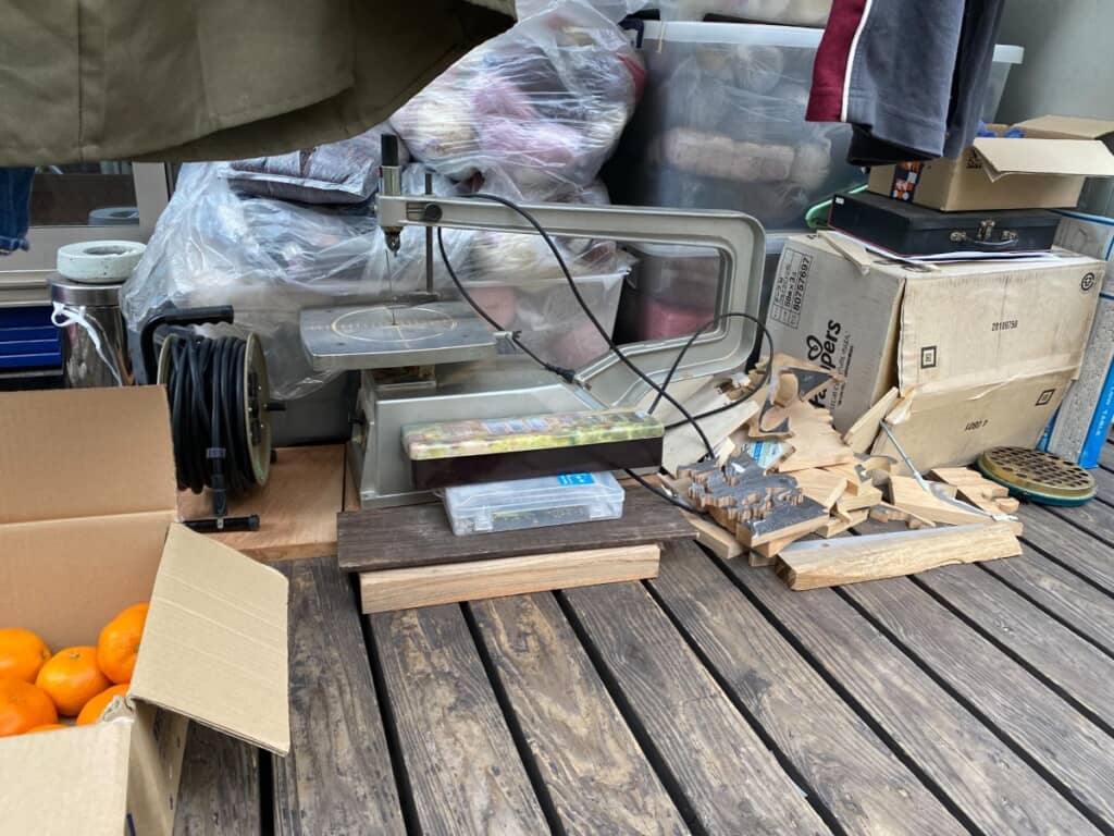 糸鋸で透かし彫りをするそうです