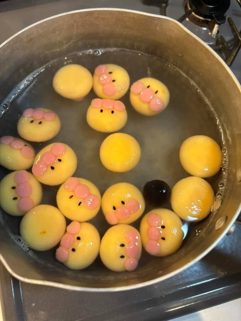 お鍋で茹でられるアンパンマン