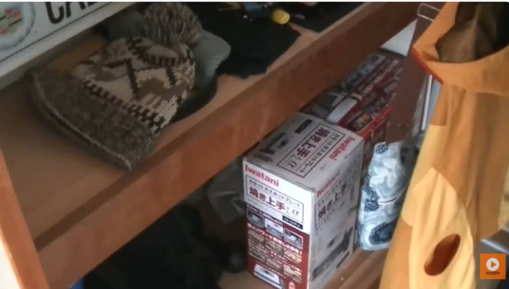 押入れの中身は雑多