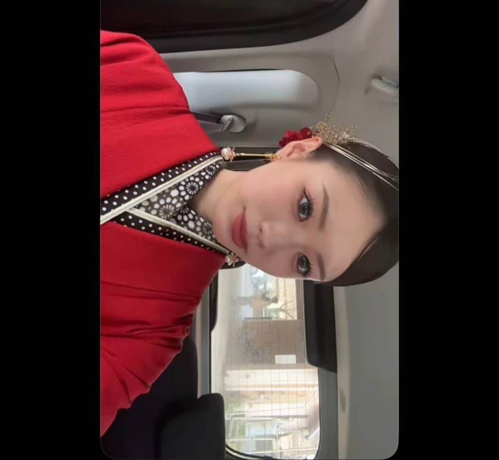 頭から爪先まで、身に着けているものは全てメルカリなんだとか