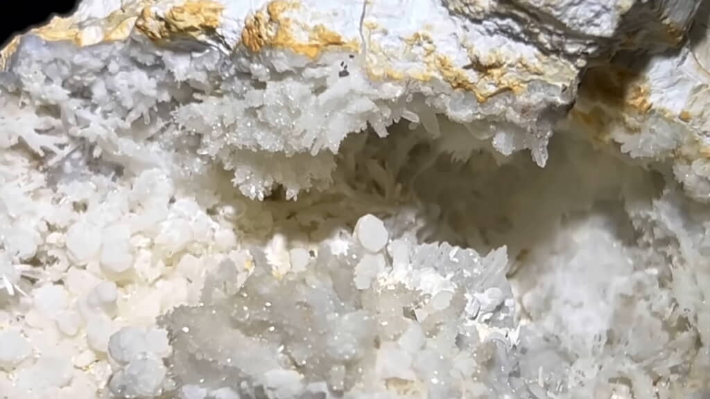 ずっと見ていても飽きない美しい晶洞
