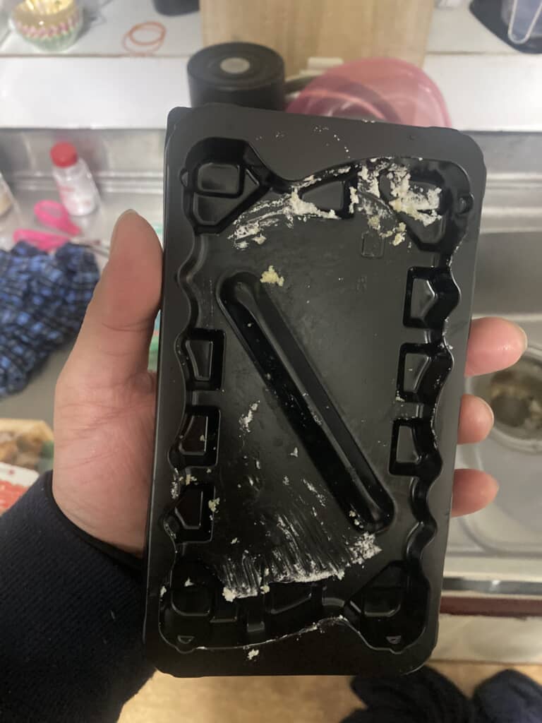 2個のケーキを仕切る出っ張りもズレない要因