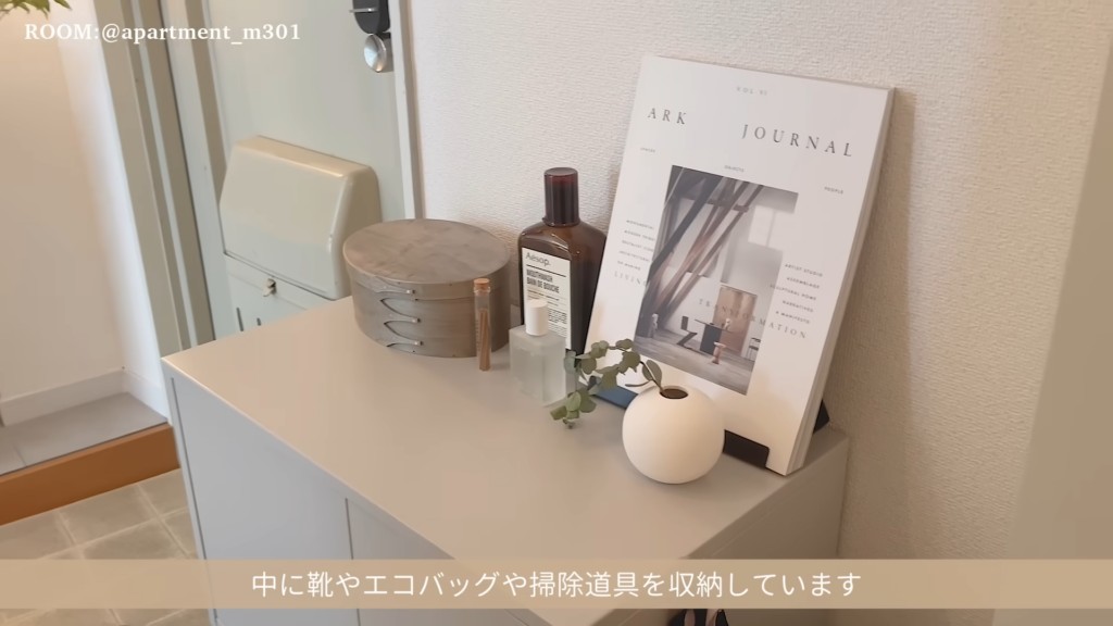 靴やエコバッグなどはIKEAのキャビネットにすっきり収納