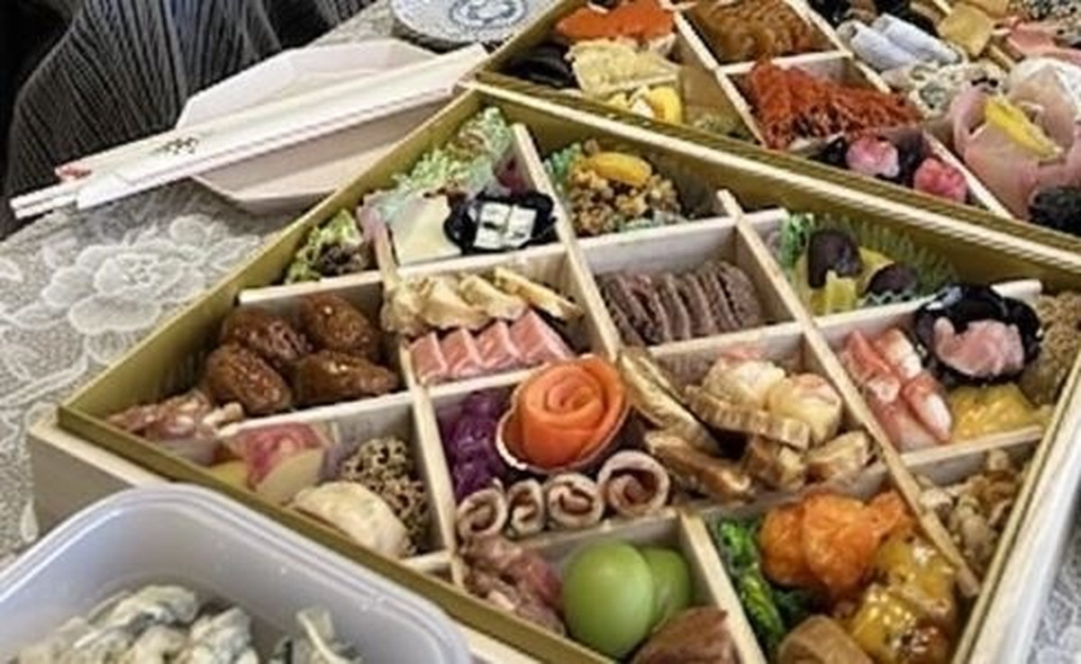 AIに義父母を「豪華に」してもらったら……　親戚大爆笑の“仕上がり”に「王家？」「めちゃくちゃ笑ったwww」（1/3） | ライフスタイル ねとらぼ