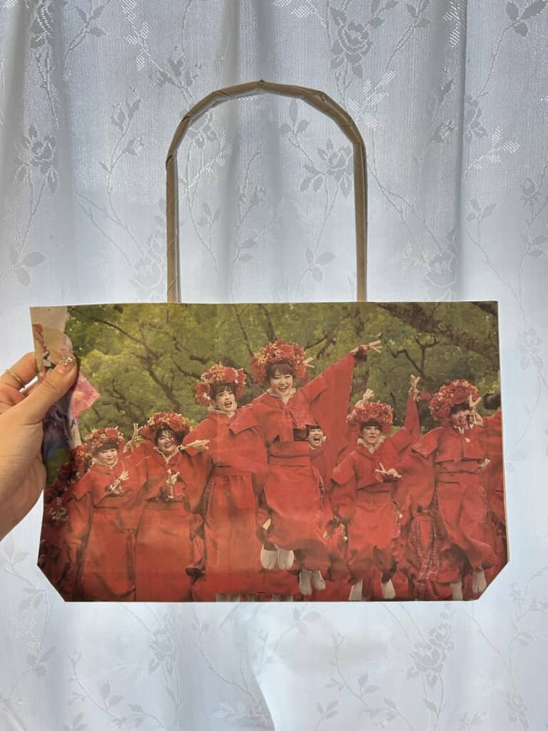 「よさこい祭り」の踊り子さんが全面に広がるカバン