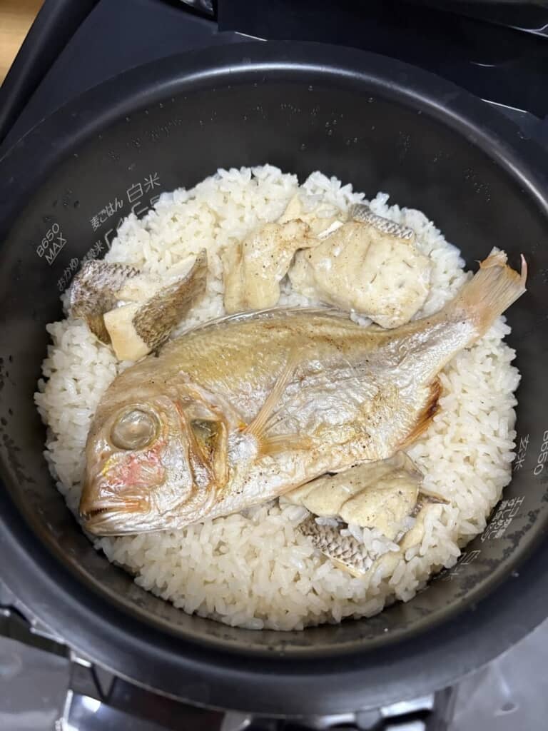 炊き込みご飯になった鯛