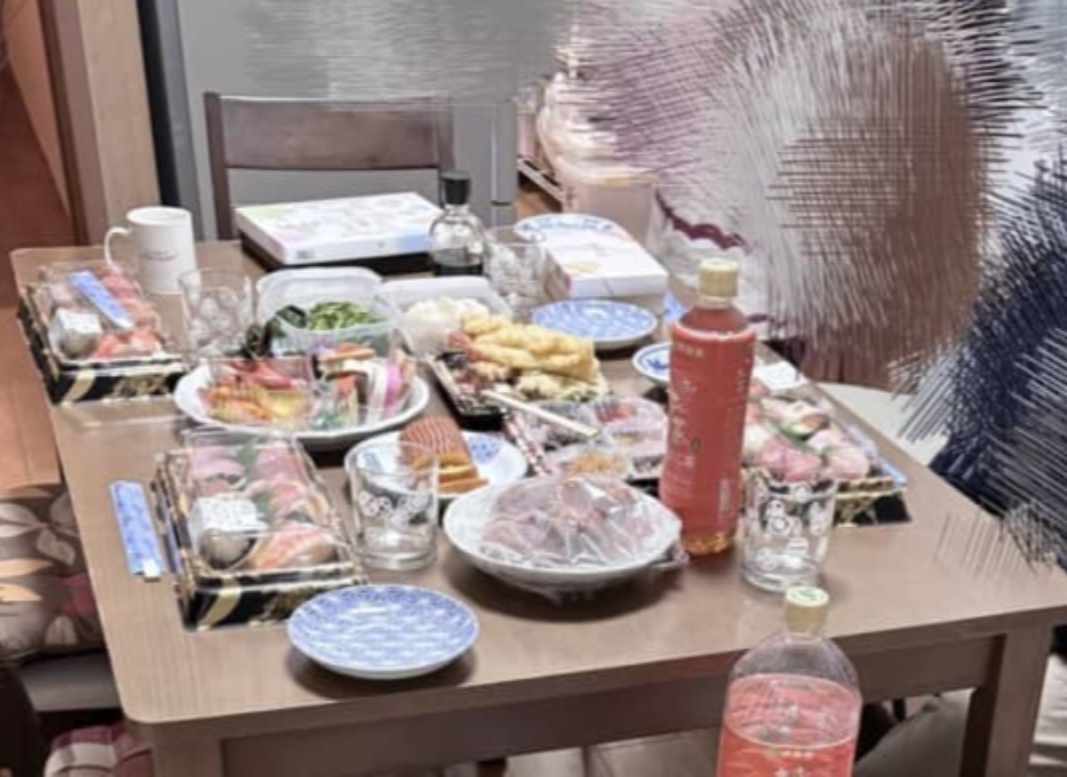 お正月、祖父母宅で食事をしたら「私と弟だけ三流芸能人の席」　まさかの光景が412万表示「消えないようにがんばってww」（1/3） | ライフスタイル ねとらぼ