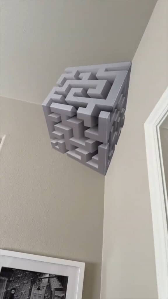 視点を変えると立方体がゆがんでわけがわからない