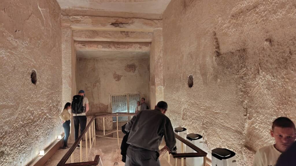 3台設置されている様子をやや引きで撮影