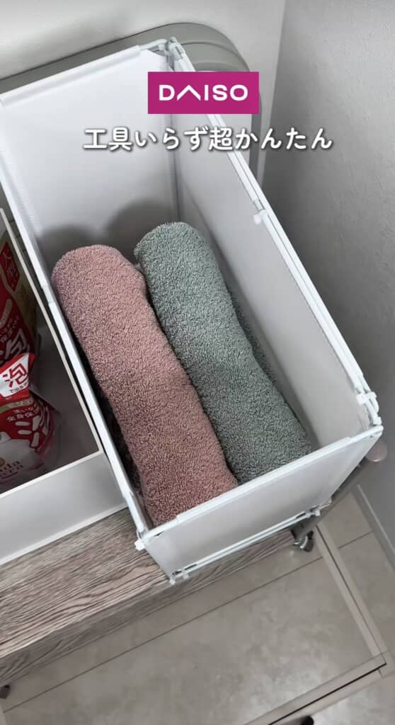 フタ付き収納ボックスに畳んだタオルを入れた様子