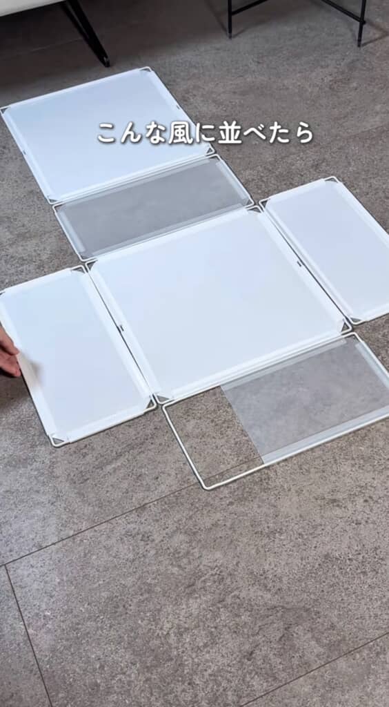 パネルを床に並べて配置した状態