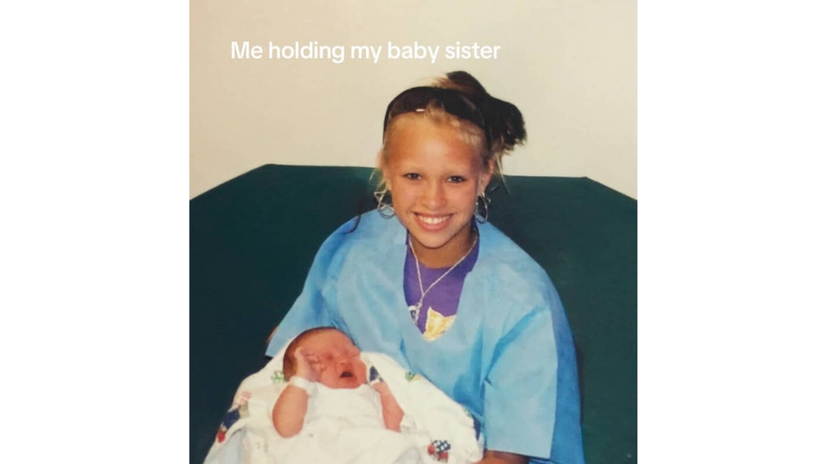 0歳妹を抱っこする12歳の姉→21年後……　480万再生の“感動の連鎖”に「脳が働かない」「泣いちゃったよ」【海外】（1/2） | ライフスタイル ねとらぼ